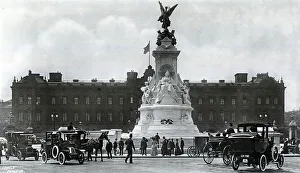 Queen Victoria Memorial in front of Buckingham Palace