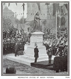 Commemorate Collection: Queen Victoria Statue, Unveiled, Weymouth 1902