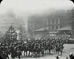 Apsley Collection: Queen Victorias Diamond Jubilee - Passing Apsley House