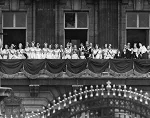 Coronations Gallery: The Queen wearing the imperial crown