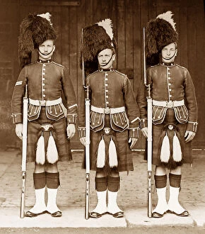Highlanders Collection: Queens Own Cameron Highlanders, British Army
