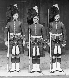 Tommy Collection: Queens Own Cameron Highlanders Victorian period