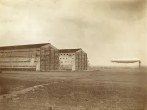 Images Dated 27th July 2011: R101 at Cardington, Bedford