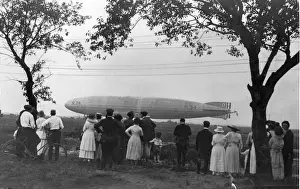 R34 airship and onlookers