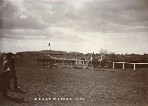 Images Dated 29th November 2011: Racing at Bellewstown