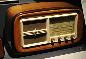 Reception Prints: Radio-receiver with superheterodyne circuit, 4 valves, only