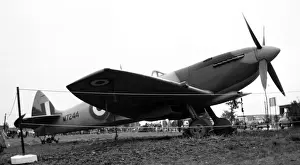 RAF - Supermarine Spitfire LF. Mk. IX 7224M - TB382