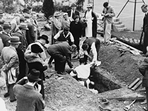 Harry Price Library Gallery: Rahman Bey Buried 1937