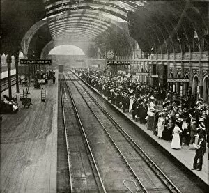 Images Dated 18th September 2017: Railway strike 1911: Paddington Station