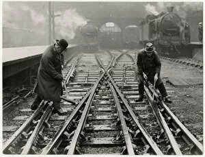 Adjusting Gallery: Railway volunteers at work 1926