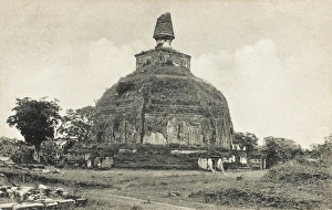 Rankoth Vehera Stupa - Sri Lanka Rankoth Vehera Stupa - Sri Lanka
