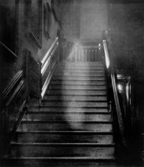 Ghost Gallery: Raynham Hall Ghost (Cl)