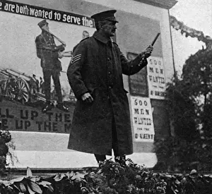 Enlistment Prints: A recruiter speaking on the plinth in Trafalgar Square, WW1