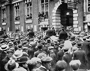 Immediately Gallery: Recruiting for the War in 1914