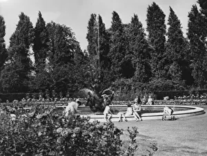Iron Work Prints: Regents Park Fountain