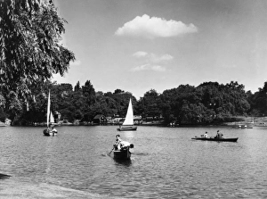 Images Dated 18th March 2011: Regents Park Lake