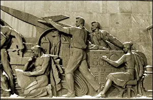 Shone Prints: Relief Statue on a plinth, Moscow