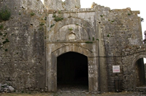 Images Dated 14th August 2007: REPUBLIC OF ALBANIA. Shkodra (Scutari). Rozafa Castle. Gatew