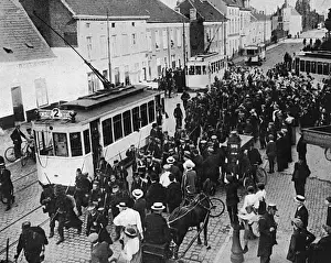 Bruxelles Prints: Retreating Belgian army in Ghent, 1914