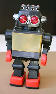 Plastic Prints: Retro Toy Walking Plastic Robot - Grey Body (1 / 2)