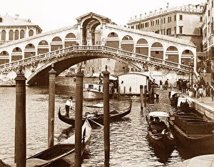 Gondola Collection: Rialto Bridge Venice Italy early 1900s
