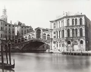 Images Dated 8th February 2021: Rialto Bridge, Venice, Italy, viewed from the canal
