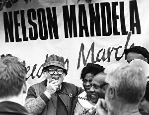 Attenborough Collection: Richard Attenborough greets Mandela marchers