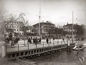 Rickshaws Prints: Rickshaws along The Bund, Shanghai, China circa 1890s