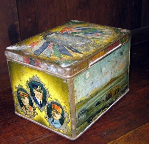 Images Dated 9th August 2007: Ridgeway Peace Tea Canister depicting various WWI scenes