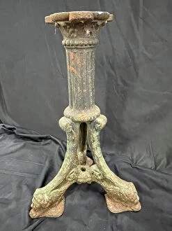 Leads Collection: RMS Olympic cast iron table base