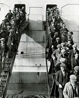 Labourers Prints: RMS Queen Mary, some of the shipbuilders in Glasgow
