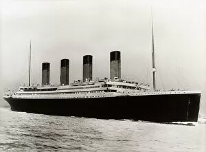 Chimneys Collection: RMS Titanic at sea