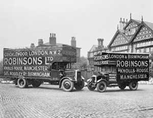 Lorry Gallery: Robinsons Ltd removal vans, Cricklewood, NW London