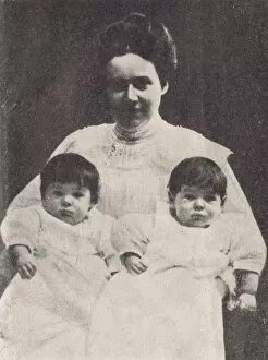 Images Dated 1st July 2015: The Rocky Twins and their mother c. 1912