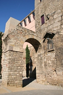 Images Dated 17th June 2005: Roman Art. Ruins ot the roman wall and two arches from the a