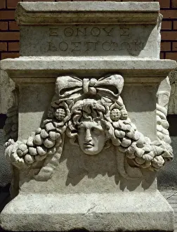 Anatolia Prints: Roman art. Turkey. Aphrodisias. Sarcophagus. Woman and garla