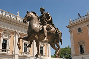 Images Dated 9th August 2005: Rome. Equestian Statue of Emperor Marcus Aurelius. Piazza Ca