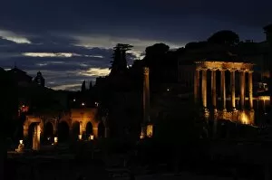 Images Dated 21st April 2009: Rome. Night view of the Roman Forum
