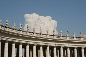 Images Dated 13th August 2005: Rome. Seat of St Peter (San Pietro). City of the Vatican