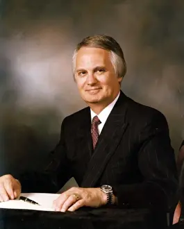 Ronald John Kennett AFAIa FIMgt FRAeS (1935-2019)