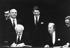 Mikhail Collection: Ronald Reagan, Mikhail Gorbachev and others, Geneva