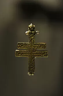 1100 Gallery: The Roskilde cross. Byzantine reliquary cross of gold. Aroun