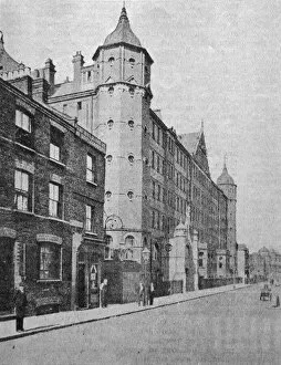Paupers Collection: Rowton House on Fieldgate Street, Whitechapel
