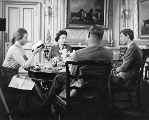 Images Dated 19th September 2011: Royal family having lunch