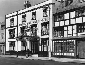 Images Dated 8th June 2011: Royal Hop Pole Hotel