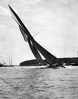 Images Dated 2nd February 2012: Royal London Yacht Club racing, Cowes, Isle of Wight