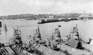 Images Dated 5th April 2012: Royal Navy B class submarines in harbour