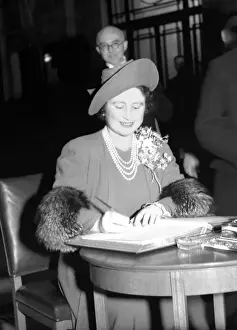 Incorporated Prints: Royal visit to LCC County Hall to meet Civil Defence workers