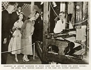 Images Dated 3rd September 2019: Royal visit to Northern Ireland - examining a handloom