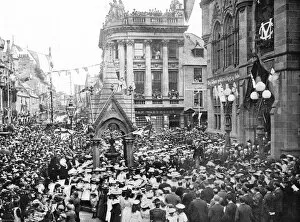 Royal Wedding Crowds Collection: Royal wedding 1893 - celebrations at Inverness